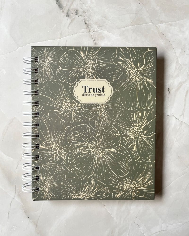 diario de gratitud trust en color verde oliva
